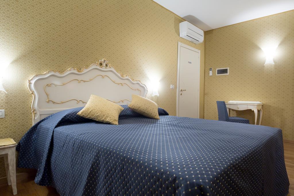 Residenza Nobile - Locazione Turistica Hotel Veneţia Cameră foto